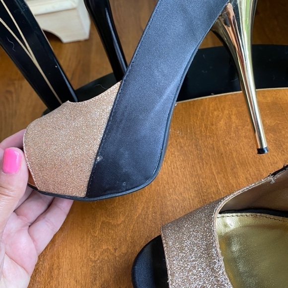 Qupid Peep Toe Stiletto Glittery Gold and Satin Black Peep Toe High Heels Size 8 - Picture 7 of 16